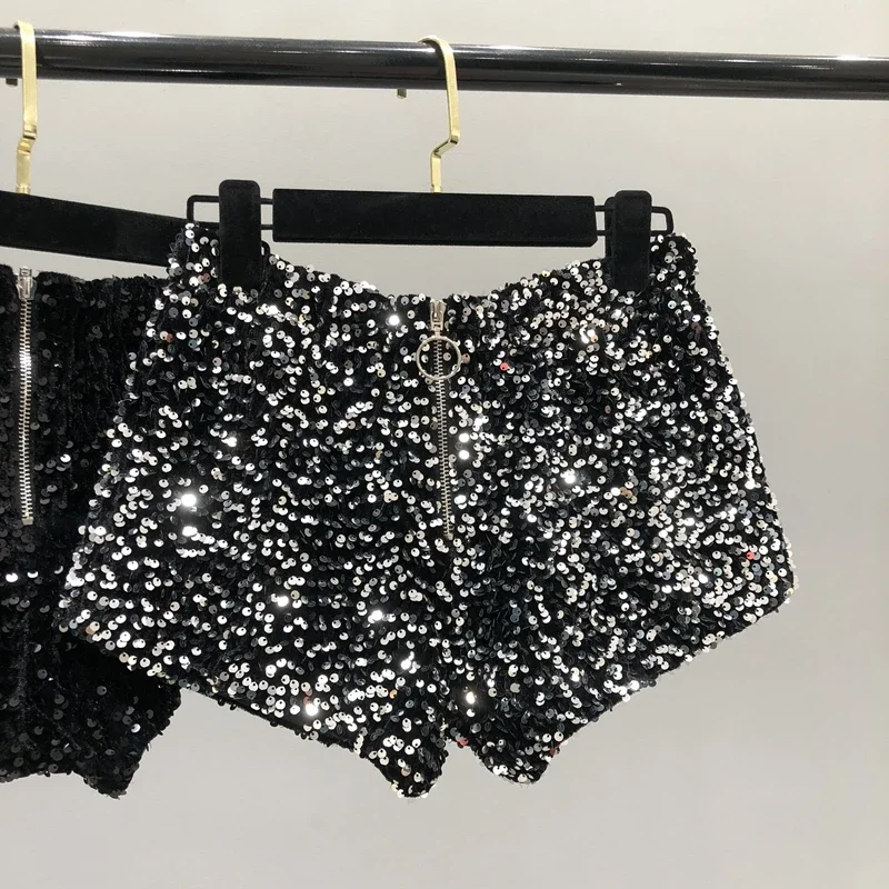 

Whole Body The New 2024 Sparkling Sequins Shorts Women Short Zipper Nightclub Woman Slim Fit for Silver and Black Sexy Shorts