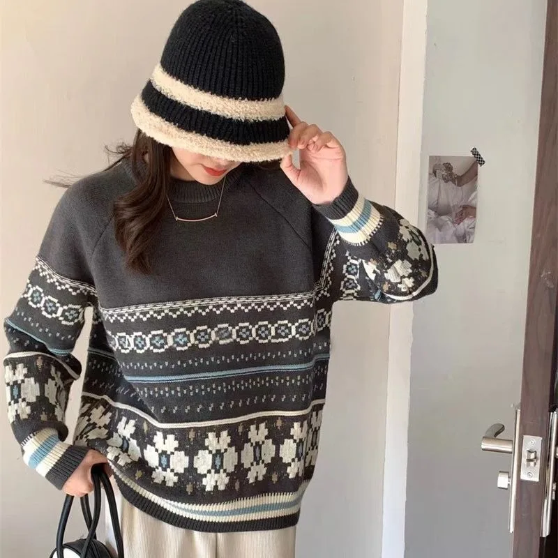 

Gentle simple wind jacket autumn and winter new lazy retro beige sweater to wear outside.