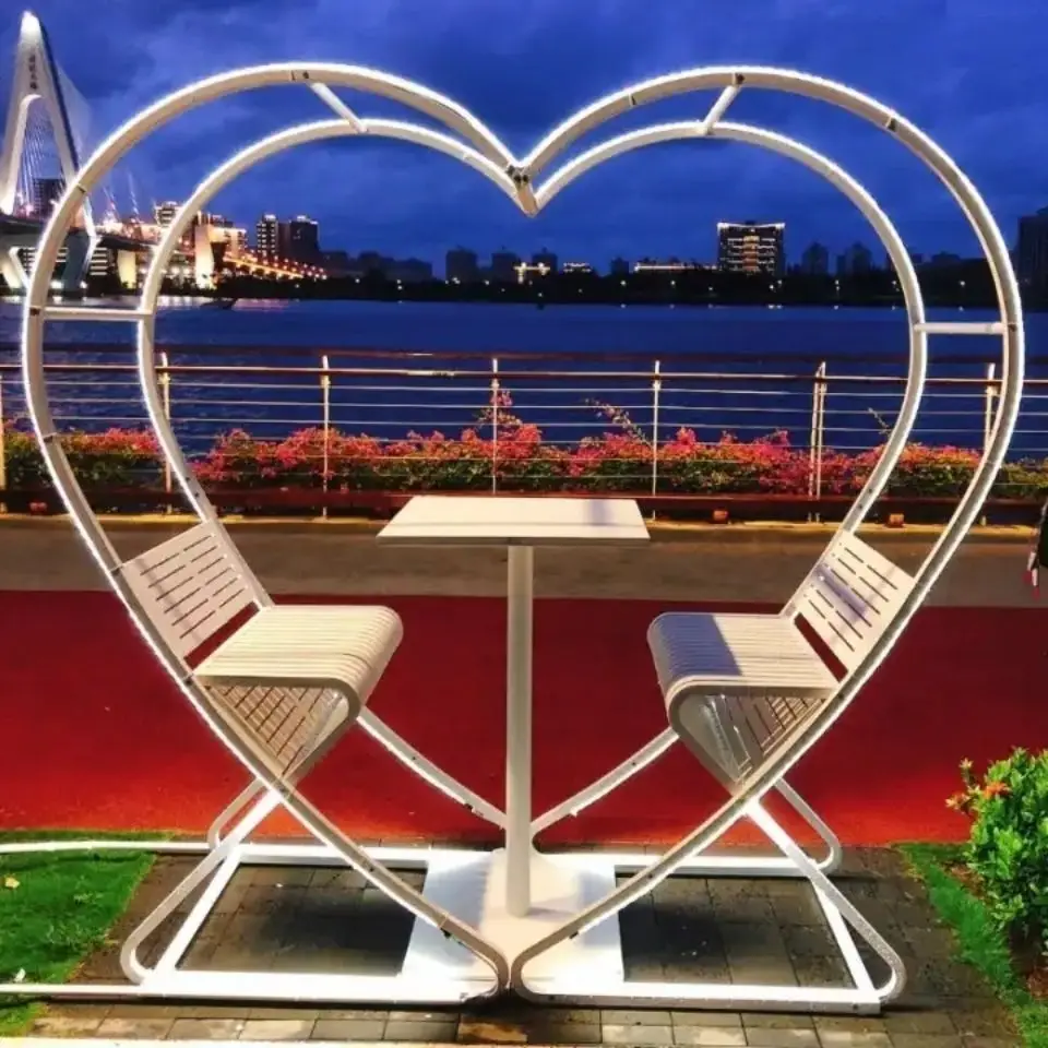

Outdoor Photography Heart Shape Bar Chair Card Holder Table and Chair Scenic Spot Wedding Photography Props Creative Simple