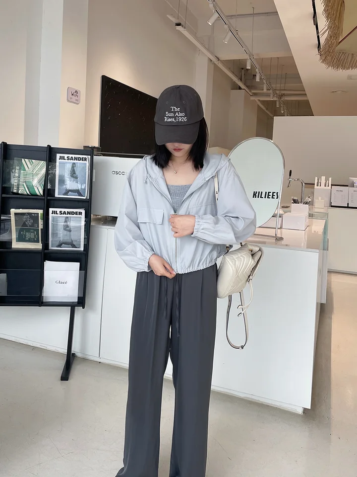 Cloud Sensation UPF50 + 태양 보호 자켓 여성용 Drawstring 경량 통기성 후드 여름 코트 지퍼 클로저 긴 소매