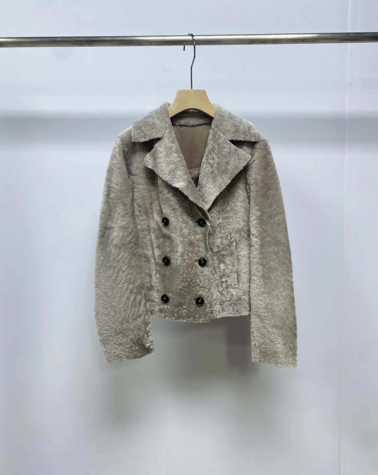 

Women Short Jacket Wool with Sheepskin Classic Trendy Luxury Designer Top Leisure female Short Coat