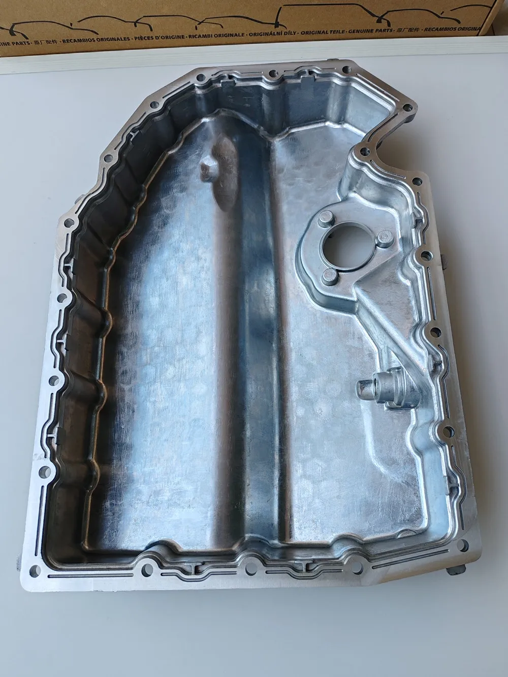 Genuine 06K103600R 06K103598A Aluminium Lower Engine Oil Pan For VW Volkswagen Golf GTI Audi A3 S3 tt 2015-