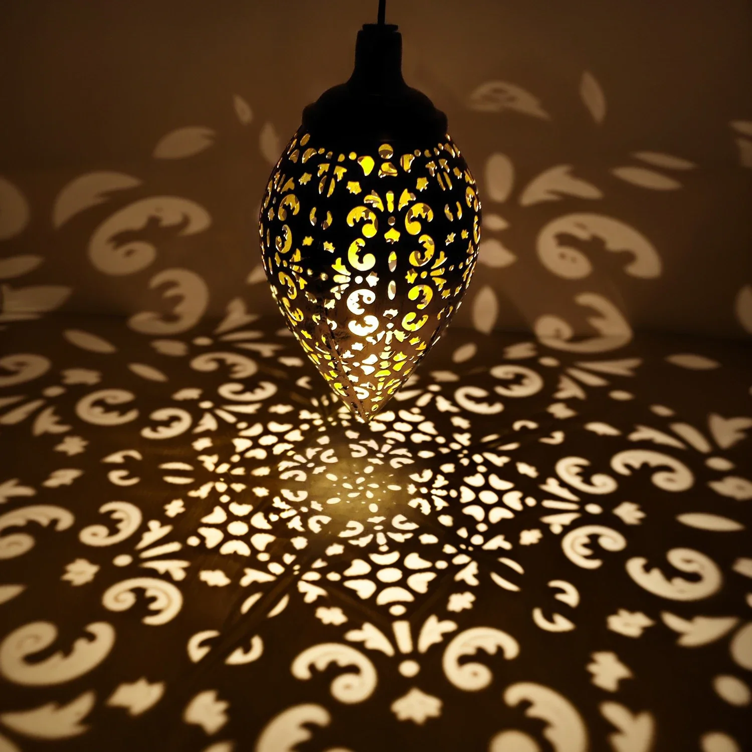 1 قطعة ضوء قلادة على شكل كرة زيتون معدنية تعمل بالطاقة الشمسية - بطارية نيكل 600 مللي أمبير في الساعة، طلاء رذاذ مقاوم للطقس، هدية للعطلات