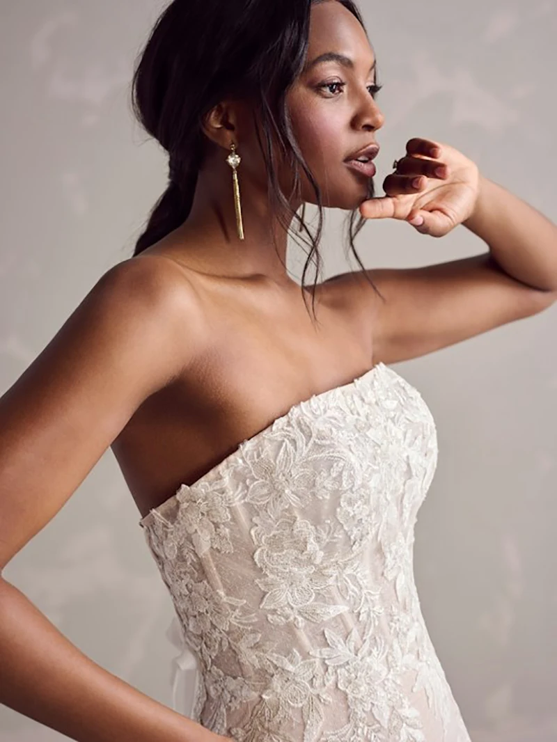 

Beach Fashion Mermaid Wedding Dresses Lace Applique Strapless Bridal Gown Plus Size Sweep Train Vestido De Noiva