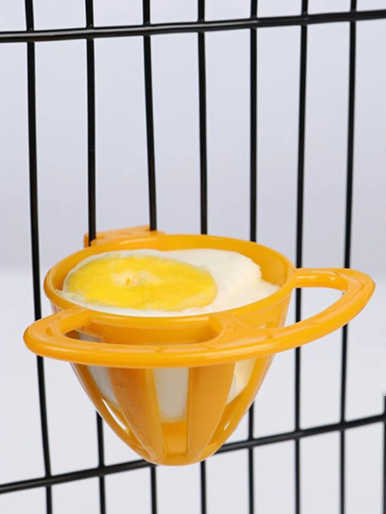 1pc-Bird supplies, tools, parrot eggs, feeding basket, bird food basket, bird food box, color random