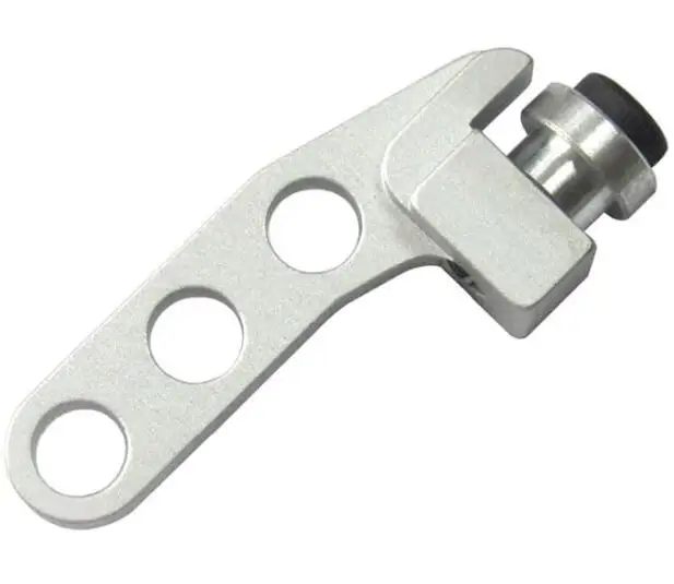 Vue rapprochée du support d'adaptateur d'équilibrage de sangle de cou pour émetteur RC, montrant les connecteurs compatibles JR et Futaba