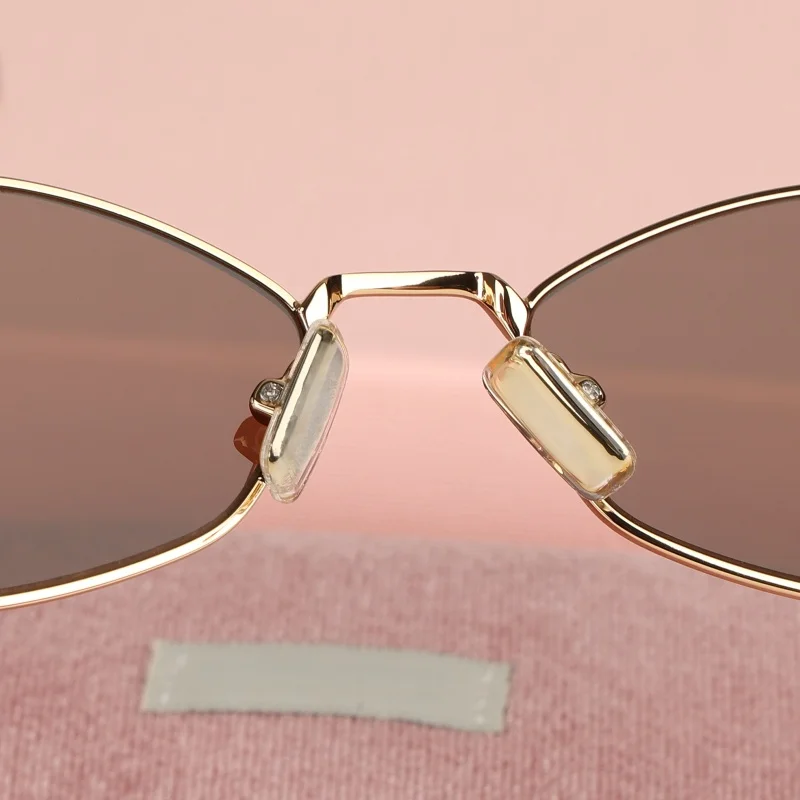 ���������� ���Ÿ� �ݼ� ������ ���۶� �귣�� Desinger ��Ʈ�� ���� �ұ�Ģ�� Eyeware ���� �ҳ� �м� ���� �¾� �Ȱ�