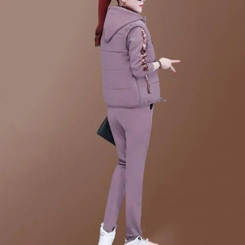 Рисунок 4 - Женский спортивный костюм