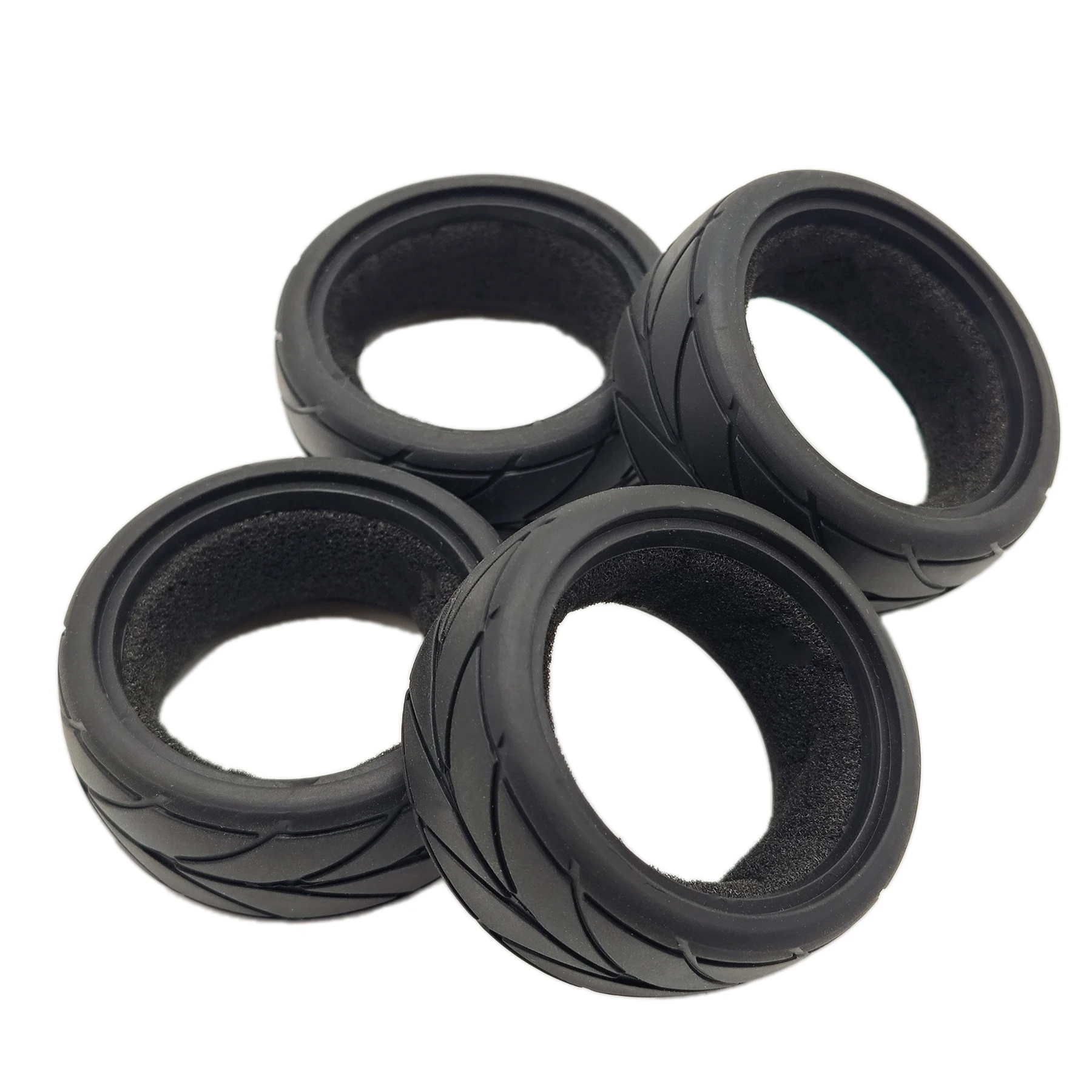 Pack de 4 pneus RC 1/10 pour voiture tourisme, caoutchouc souple avec inserts mousse, prêts à l'emploi.