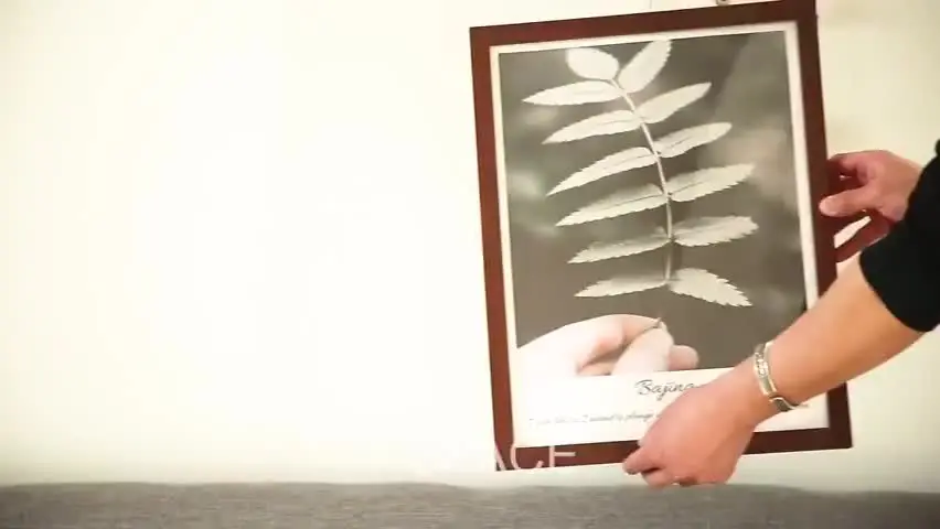 Абстрактная картина с изображением девушки