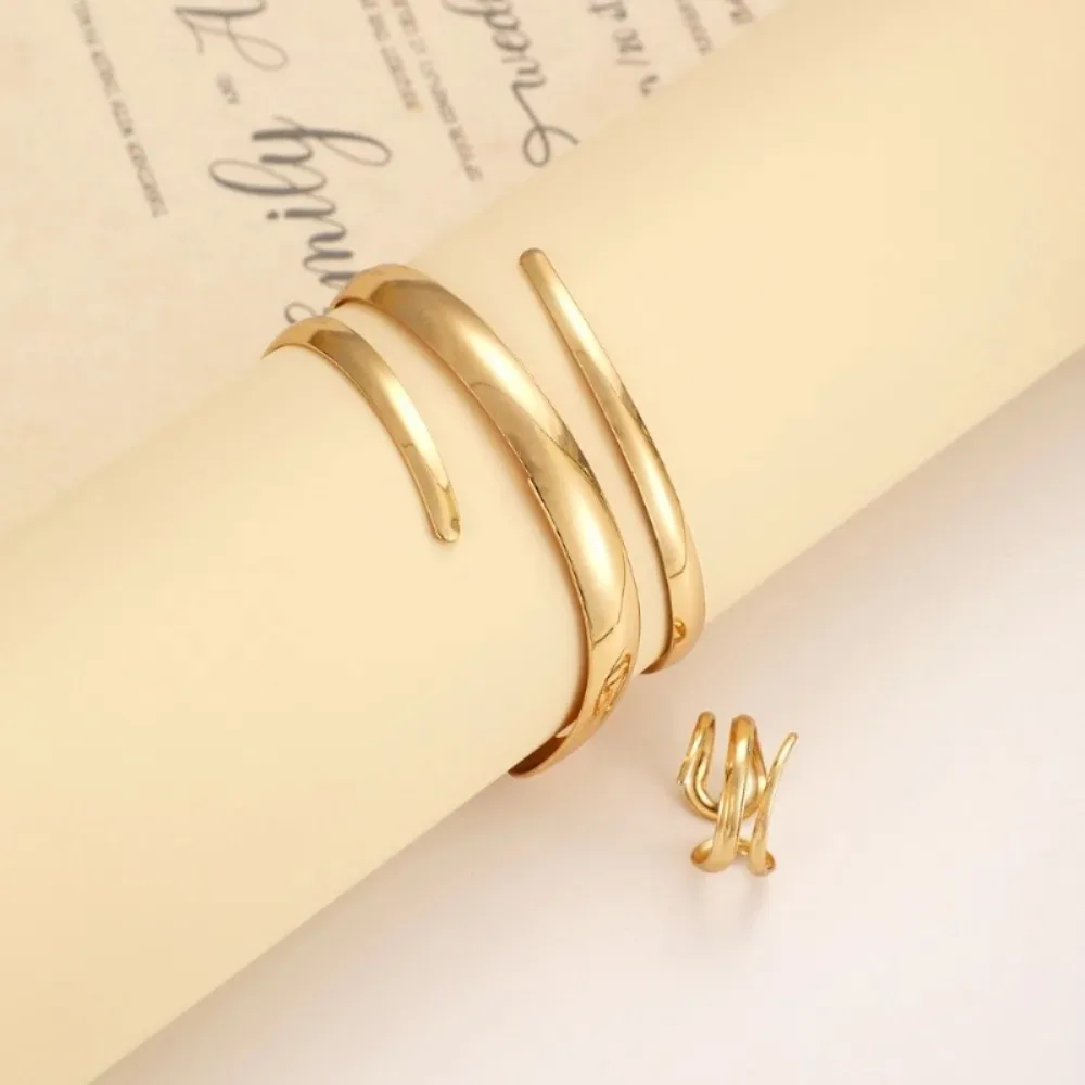Europäisches und amerikanisches Schmuckset mit dickem Armband und Ring für Damen, goldfarben, geometrisches Muster, Armband-Ring-Kombination_voghion.com