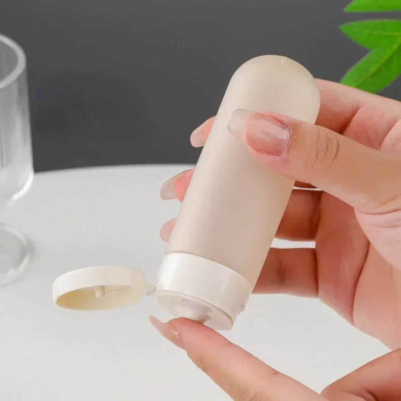 60ml Portable Plastic Tubes Bottling Bottle Cylindrical Squeeze Bottles Travel Cosmetic empty bottle for Shampoo and Shower Gel