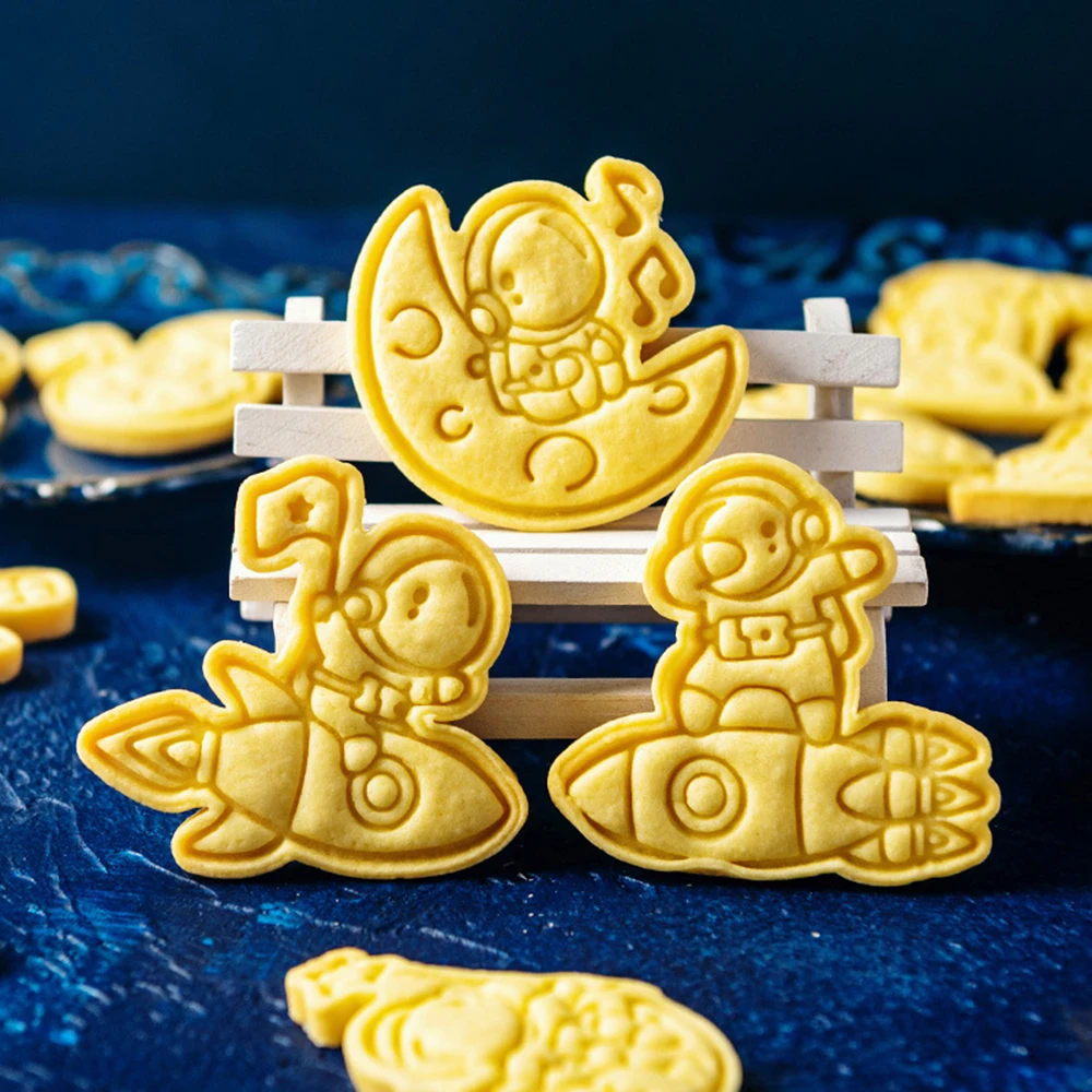 Cartoon Astronaut Cookie Mold 3D Dimensional Cake Cutting DIY Baking Tool