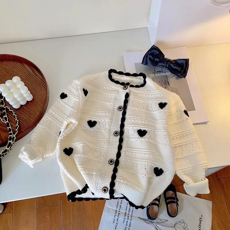 2025 Girls' Heart-Patterned Knit Sweater Spring/Autumn Lightweight Children's Knitwear Stylish Outerwear Children's Sweaters