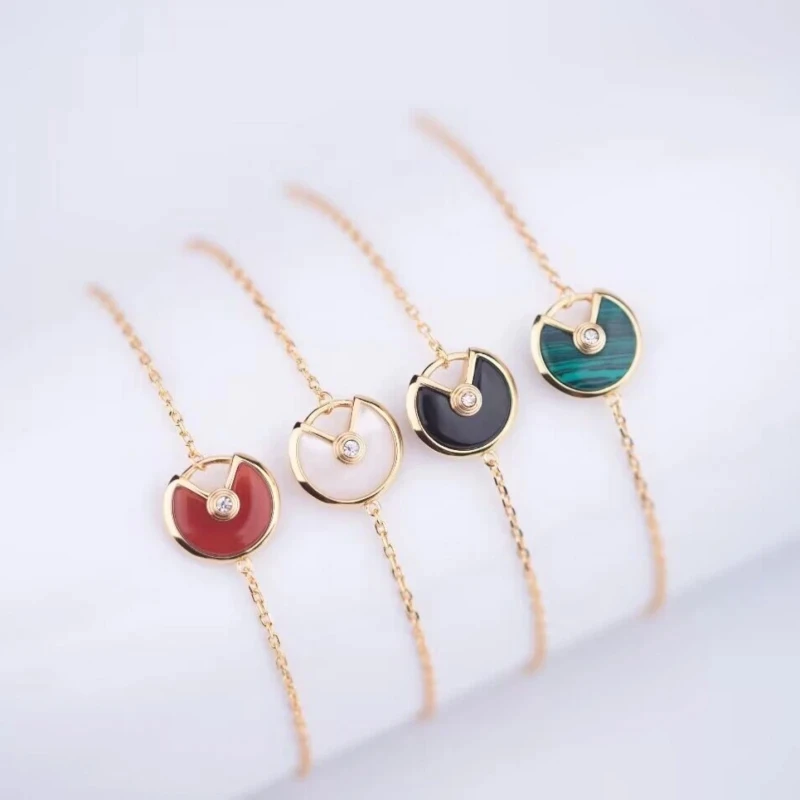 

Women selling S925 sterling silver fashion personality style amulet white shell bracelet, Valentine's Day luxury jewelry gift