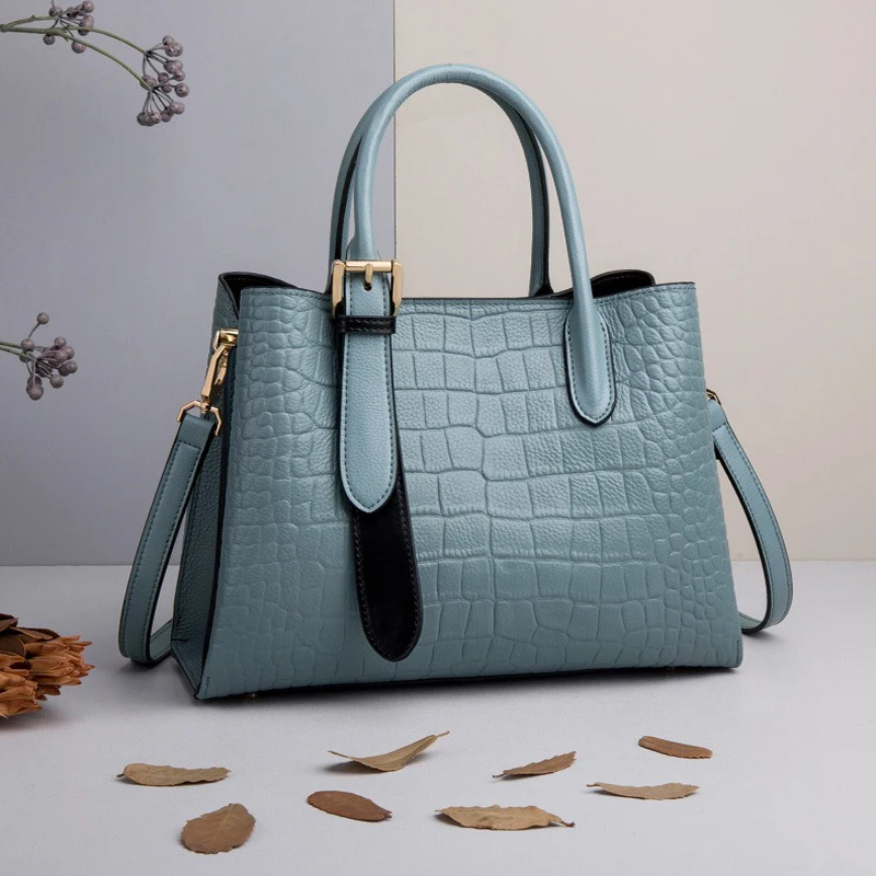 2024 New Bag Texture Large Capacity Women's Bag Fashionable and Minimalist Commuting Handbag Atmospheric Shoulder Bag