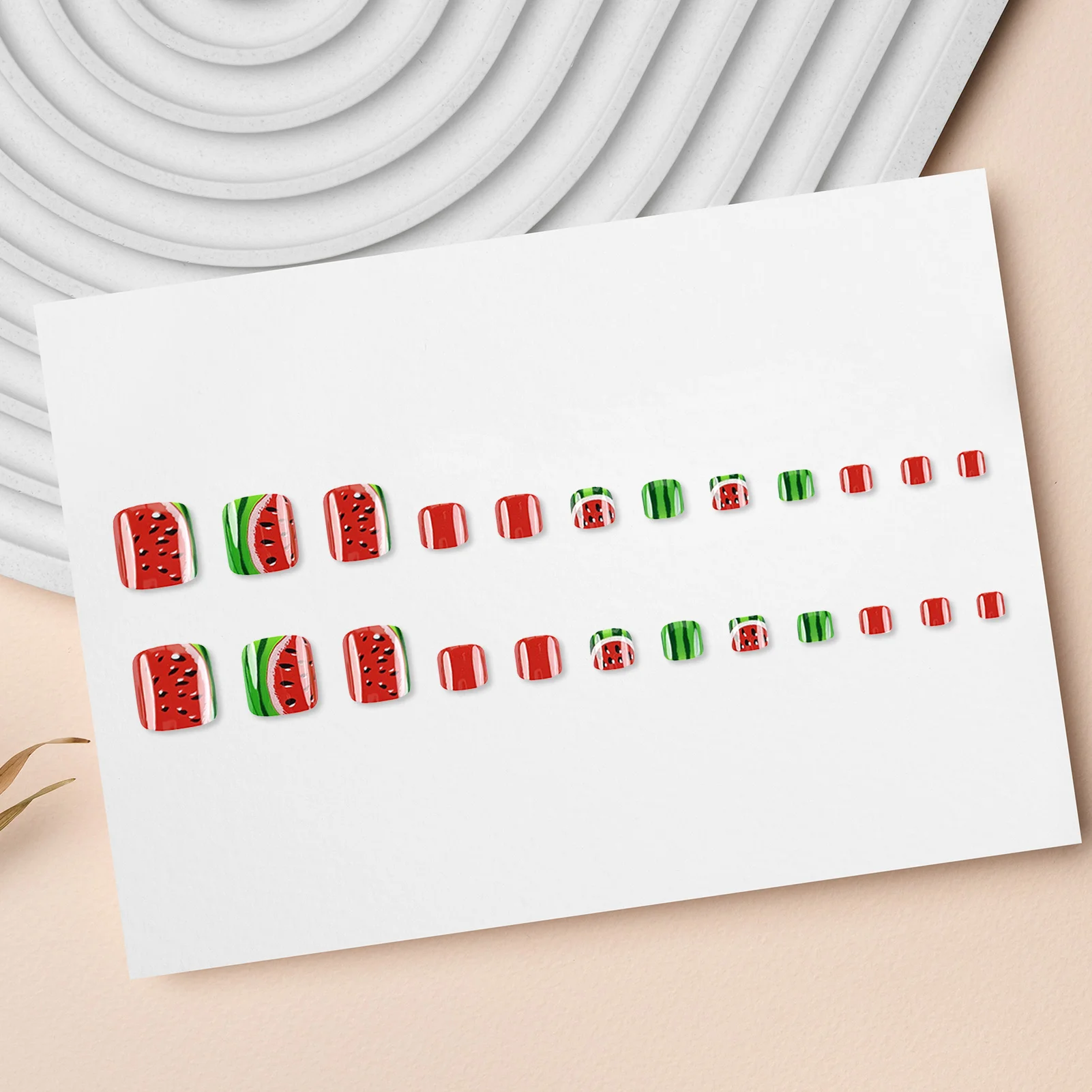 여름 수박 패턴 가짜 발톱 풀 커버 프레스 발톱 패치, 녹색 빨간색 사각형 가짜 발톱 팁 착용 가능, 24 개