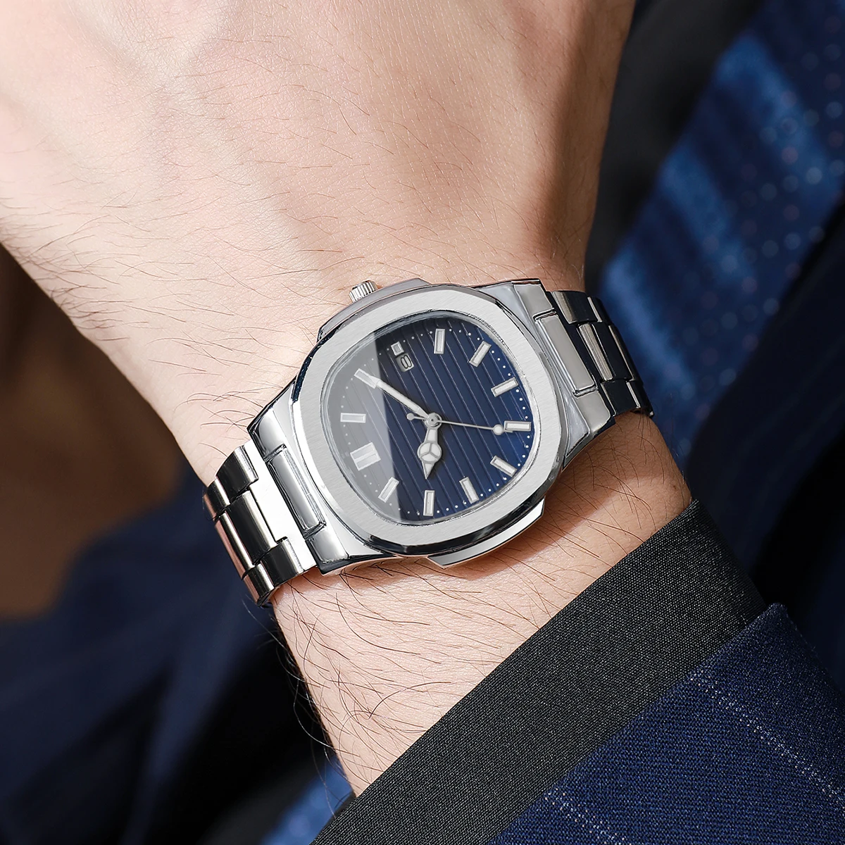 1pcs Men's Gift Watch Fashion Casual Square Scale Calendar Dial Trendy Handsome Quartz Watch ( Box not included)