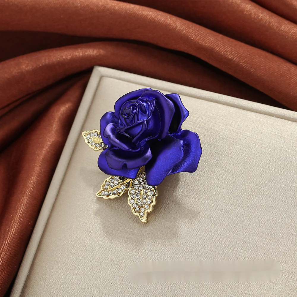 Neue Legierung Diamant besetzte Brosche mit High-End-Rose Mode Anzug Dekoration Weihnachtsgeschenk Brust Blume_voghion.com