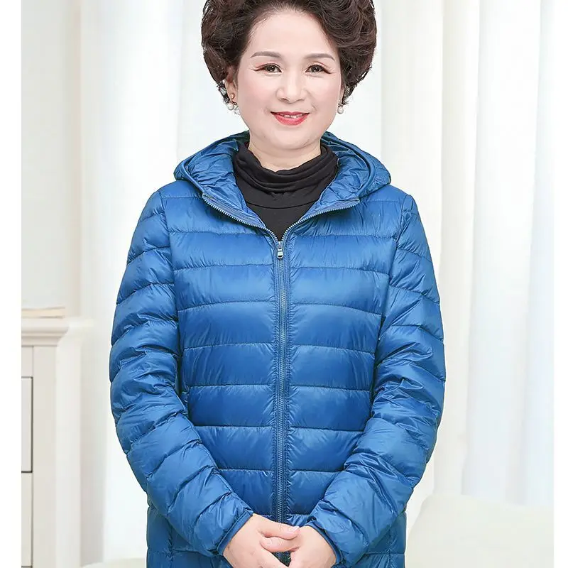 Out-of-season middle-aged and elderly women's light down jacket mother loaded with extra large size warm loose short coat fat.