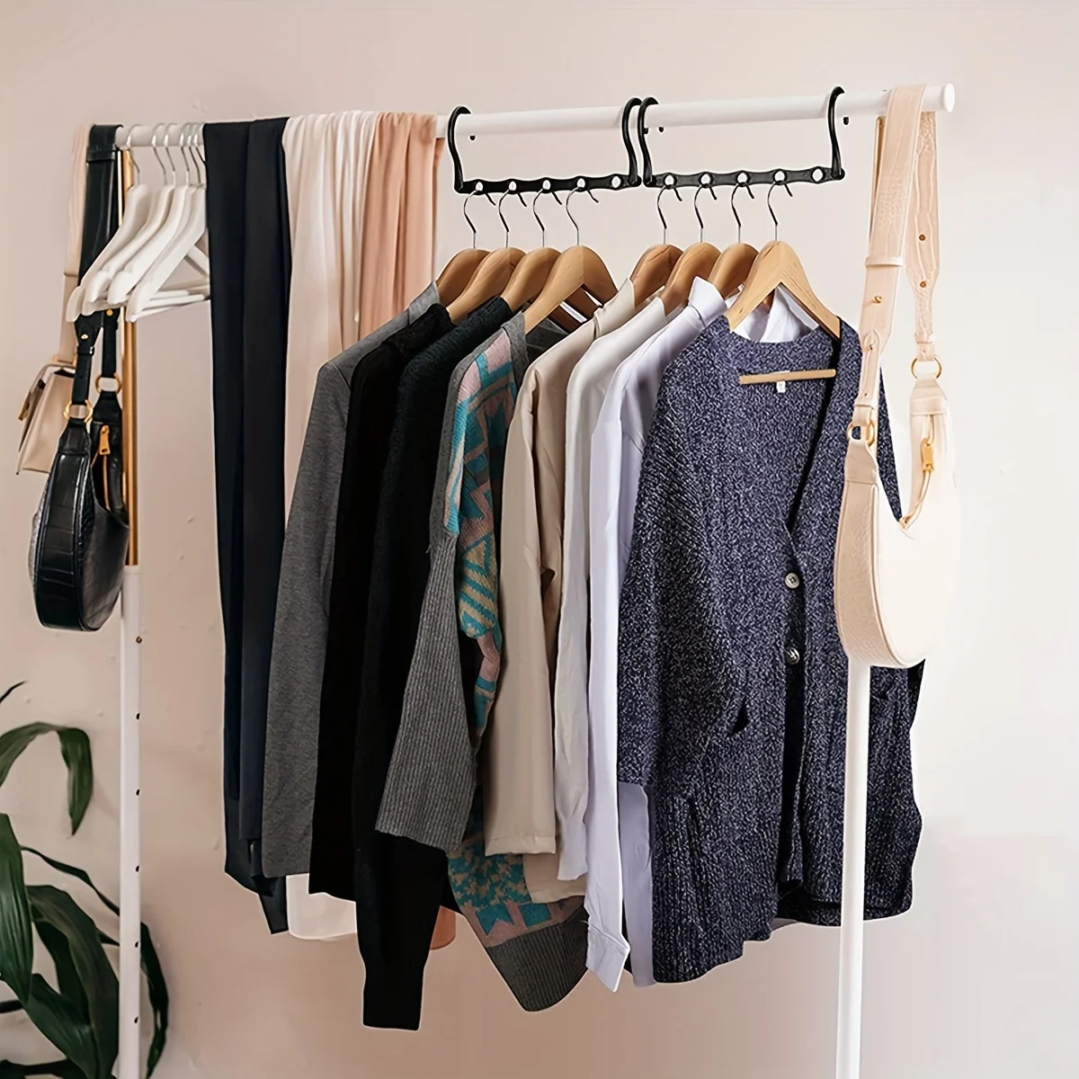 

Multifunctional Magic Hook Hanger Space-saving 5 Holes Hanger Simple Folding Windproof Clothes Hanger Apartments Dorms Home