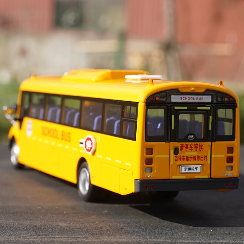 1:42 スケール Yutong バスアメリカンスクールバス S11 合金模擬車