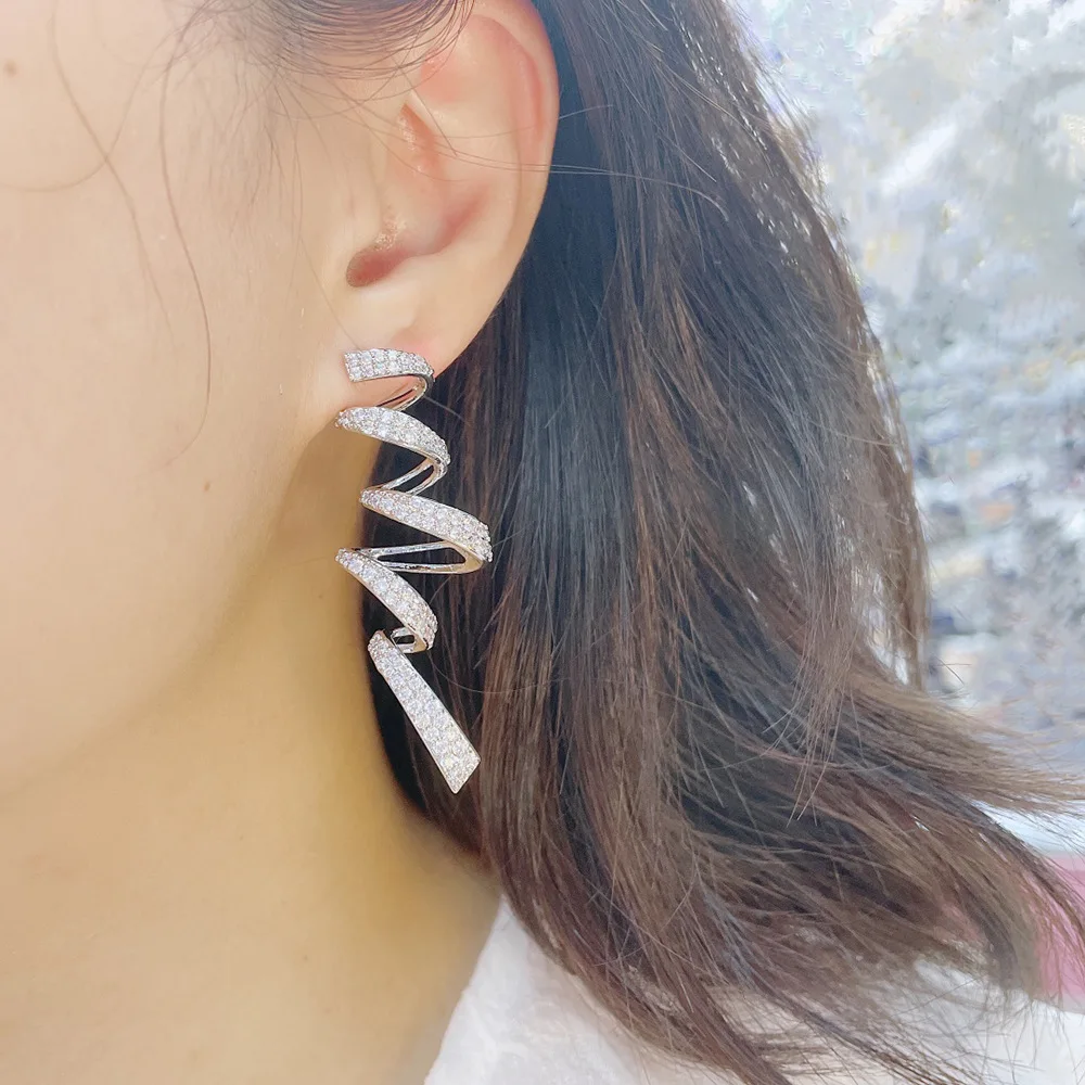 2023 New Luxury Fashion Full Cubic Zirconia Spiral Shape Drop Earrings for Women Korean Trend Wedding Party Banquet Jewelry Gift