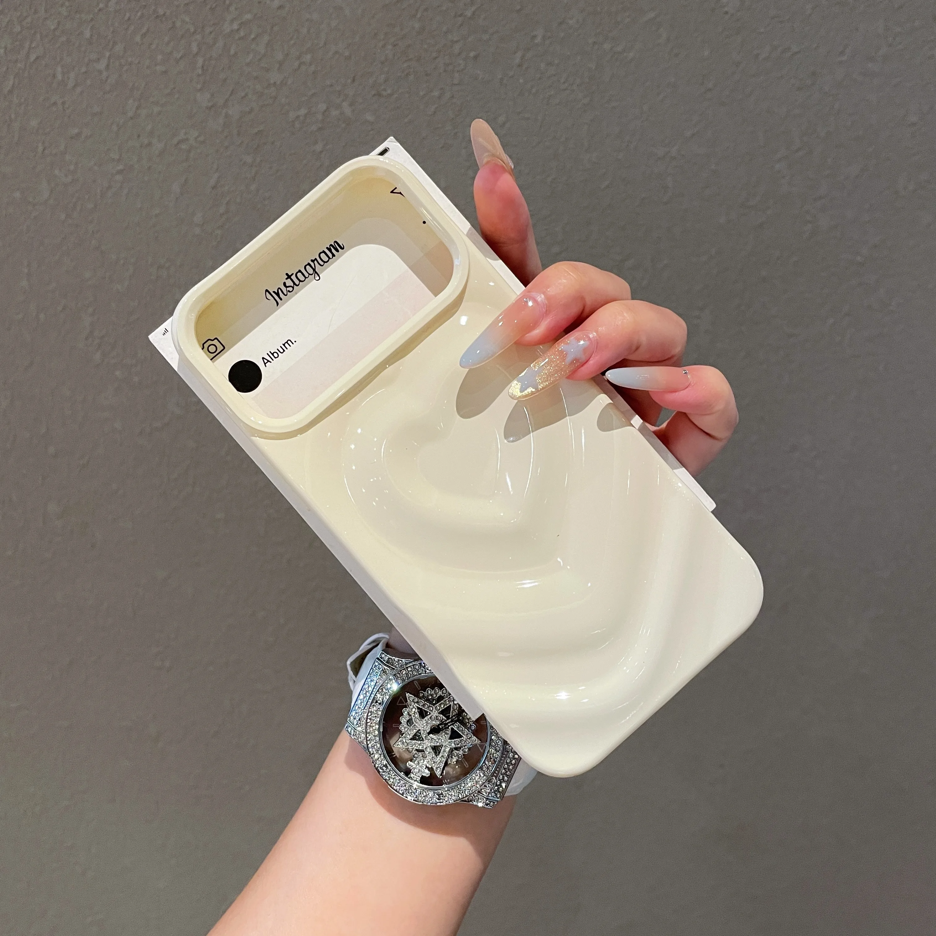 Glossy Love Heart Phone Case with 3D Wavy Pattern and Plating - Fashionable Shockproof Cover