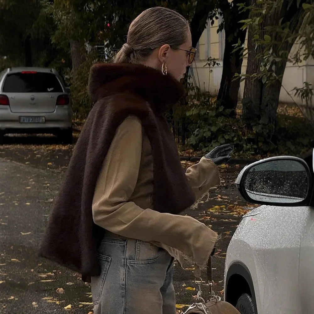 Luxurious Faux Fur Sable Vest Crop Top - Turtleneck Sleeveless Jacket
