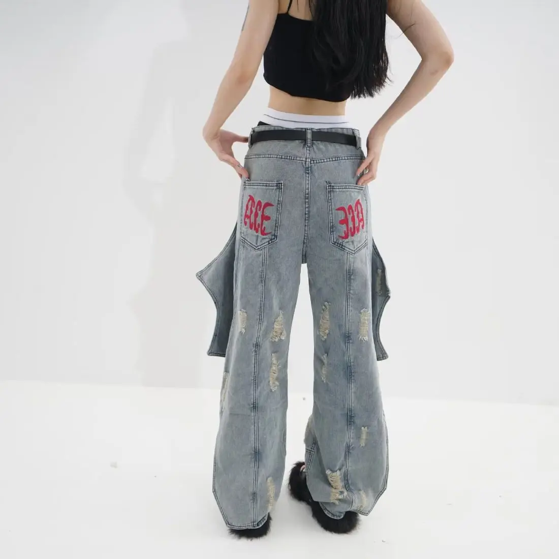 Рисунок 4 - Женские джинсы с широкими штанинами