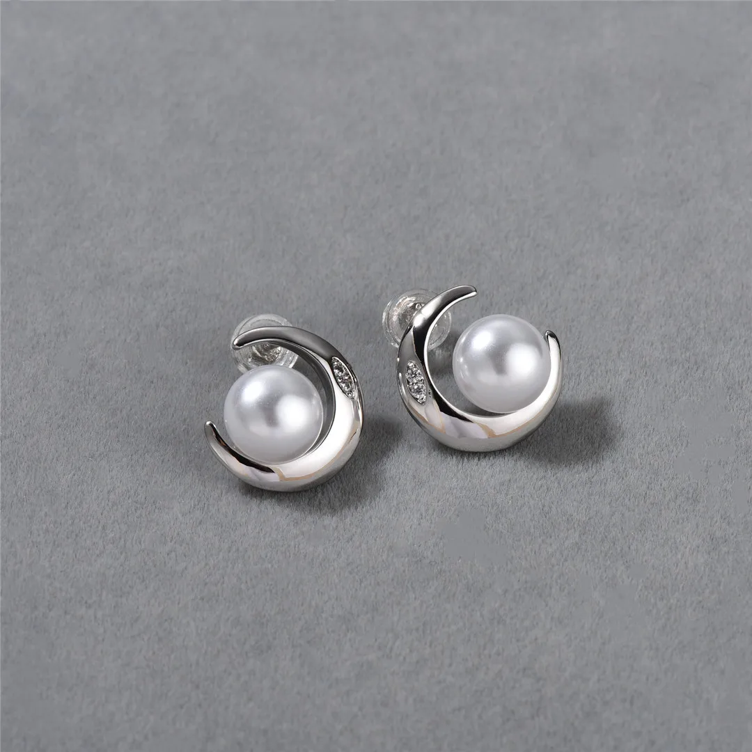 

Cultured Freshwater Pearl (6mm) Earrings