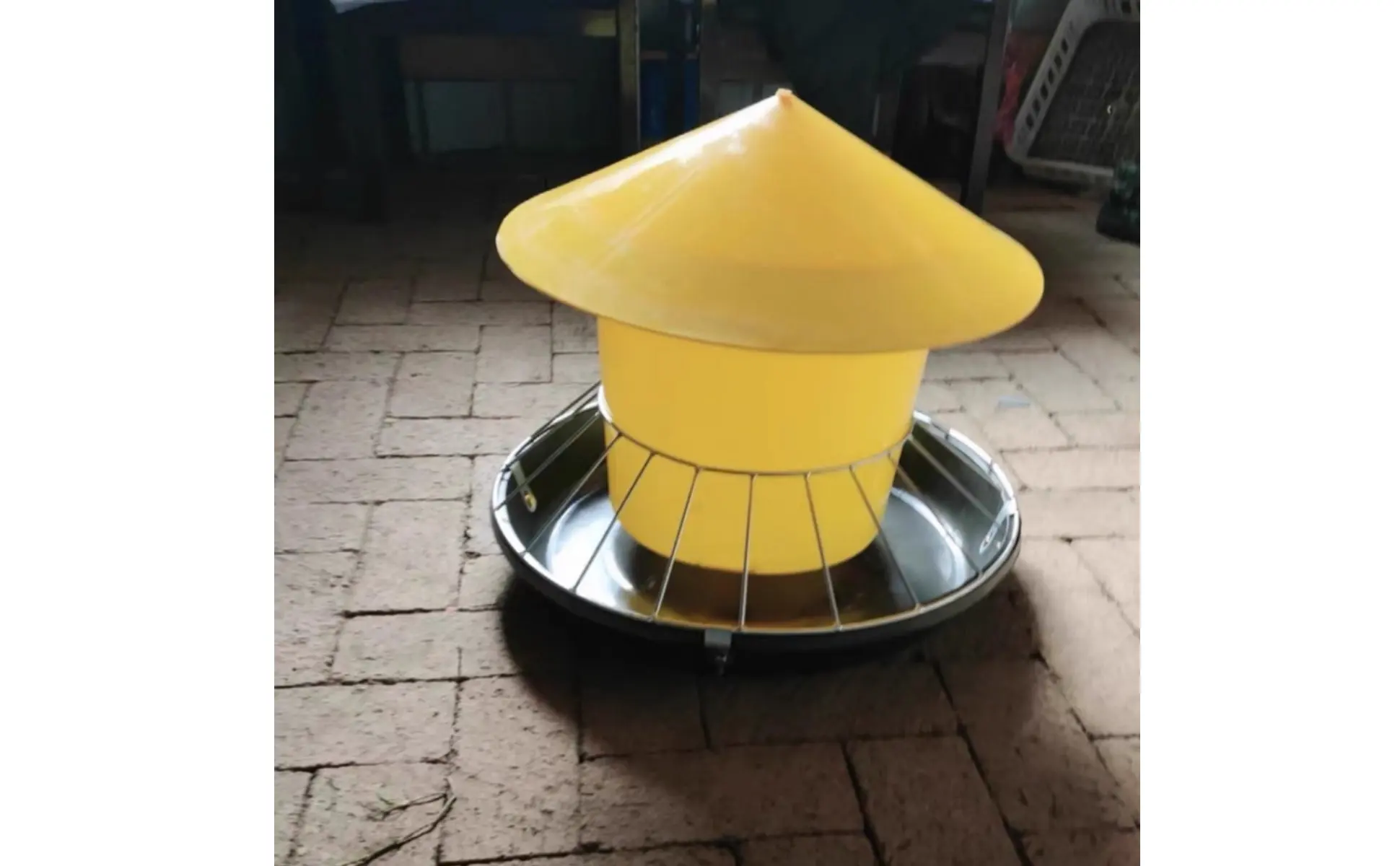 Round Fowl Feeder Large Capacity Fowl Feeder Chicken Feeding Trough Easy Installation Automatic Nourishment Container Anti-Perch
