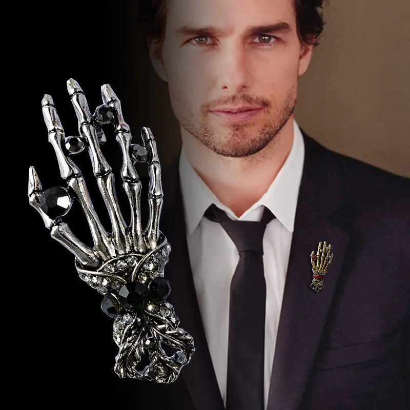 Retro männer Brosche Gehobenen Strass Mode Punk Broschen Hip-hop Schädel Hand Abzeichen Revers Pin für Männer Zubehör