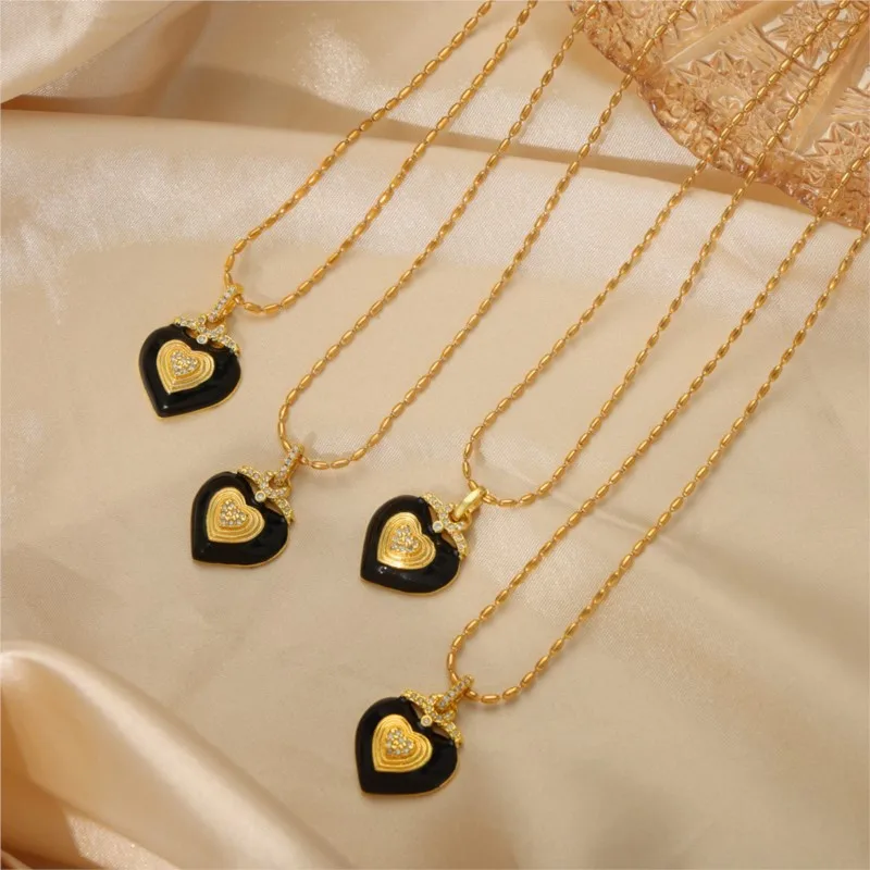 Collana Sailor Moon Crisis Heart: ali in acciaio inossidabile placcato oro - Italia