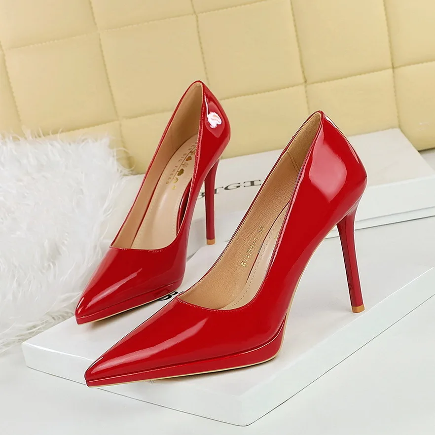 thumbnail image 1 of Zapatos de tacón ultraalto finos de moda para mujer, plataforma impermeable, de cuero lacado, con boca poco profunda y puntiagudos, 1 of 5