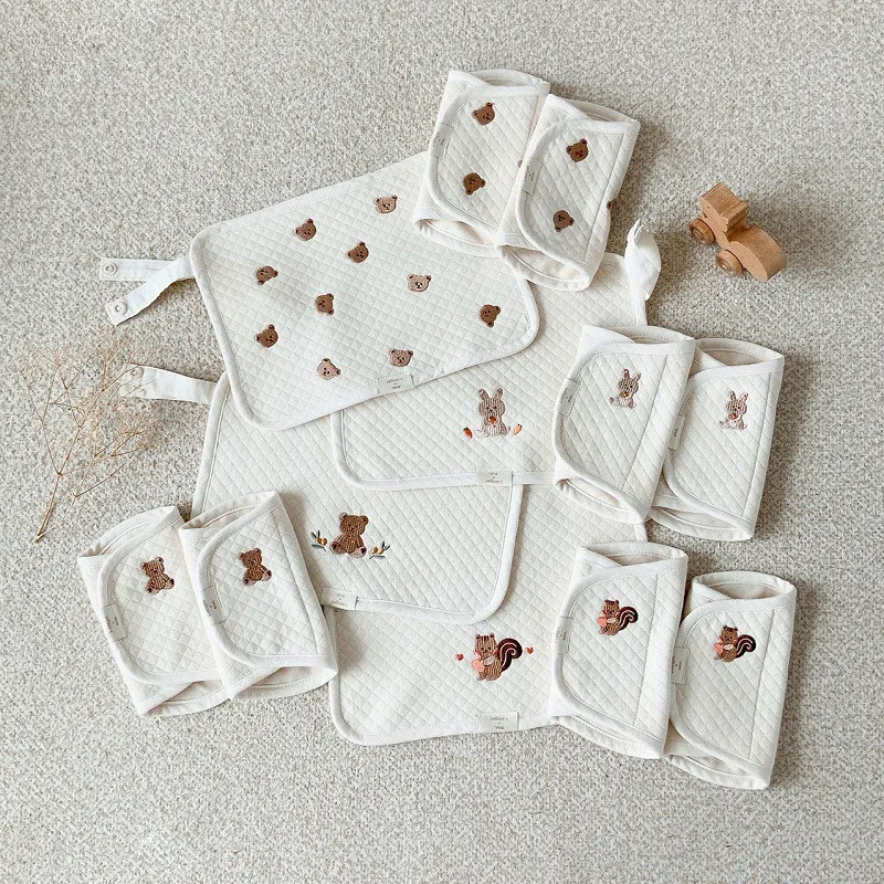 Set de baberos impermeables y paños de muselina para bebés_voghion.com