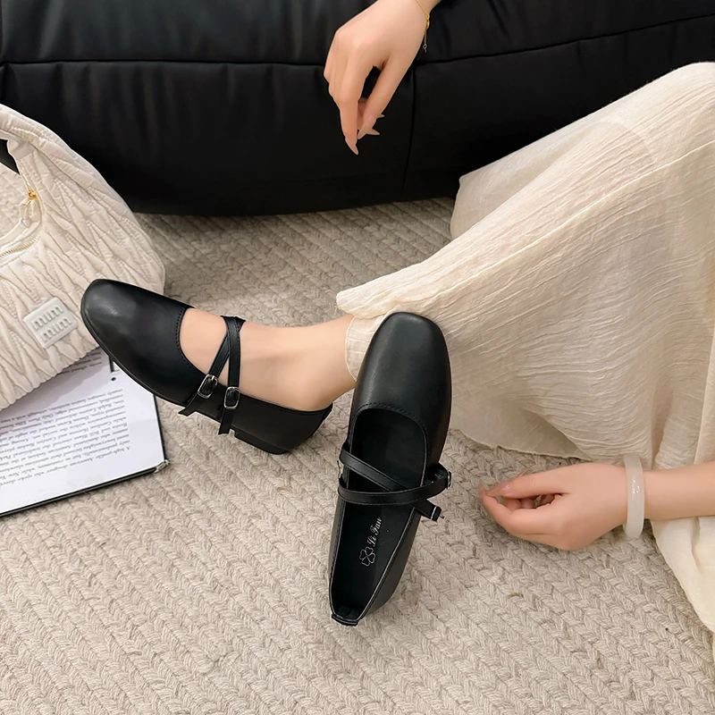 أحذية نسائية صيفية جديدة ذات فم مسطح ونعل مسطح أحذية ماري جين عالية الجودة برأس مربع