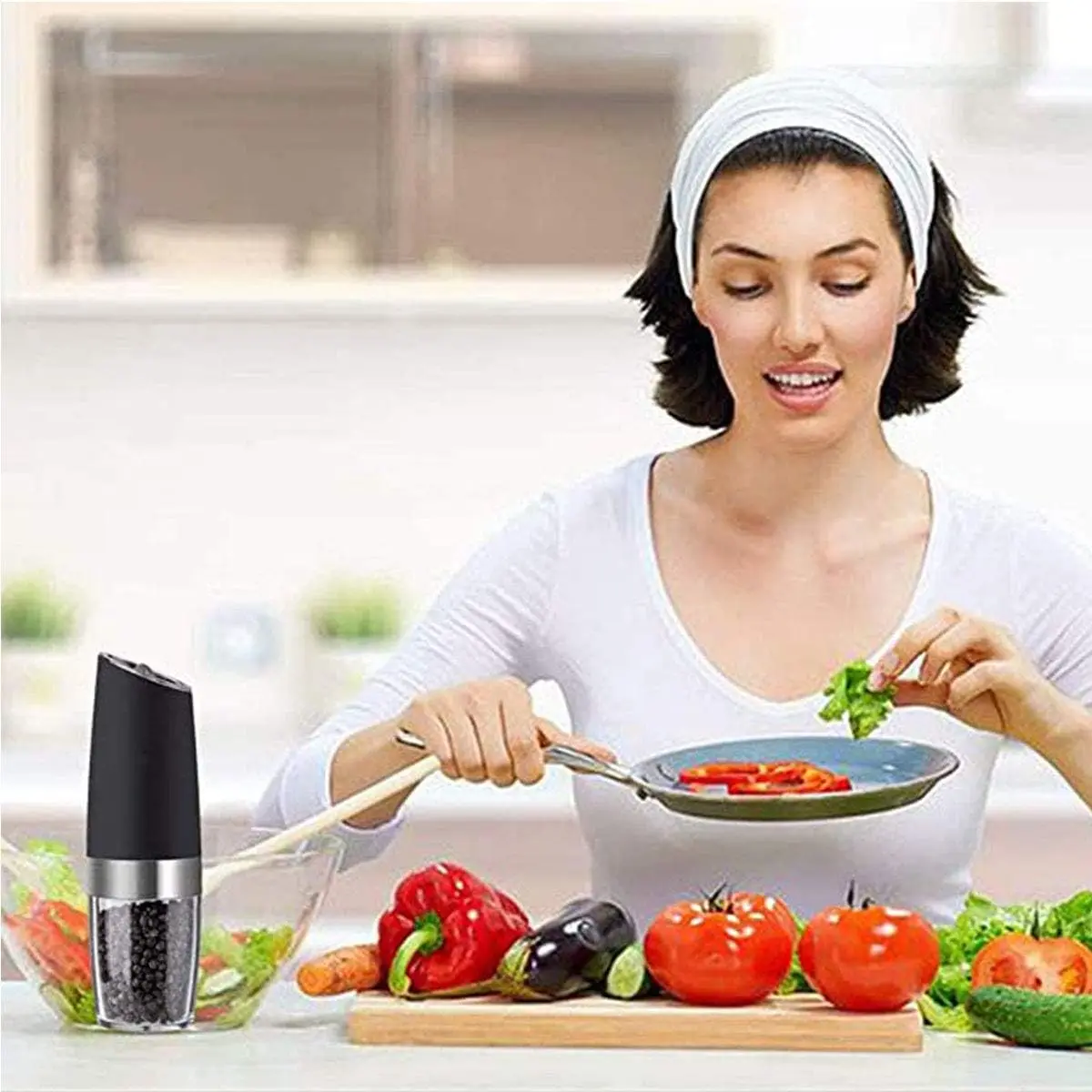 Description Picture 6 of itemUpgrade Your Kitchen With This Premium Electric Pepper & Salt Grinder - Battery Powered With LED Light & Adjustable Coarseness