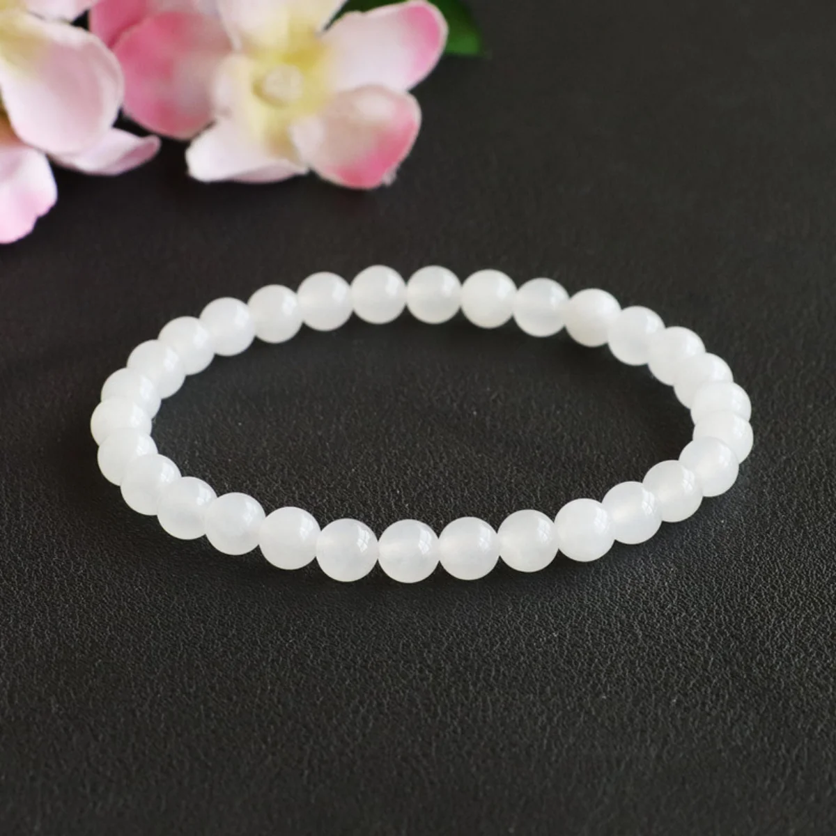 

8mm Round Beads Natural White Chalcedony, A Woman's Jewelry Bracelet, Representing Purity and Lucky, A Gift for A Loved One