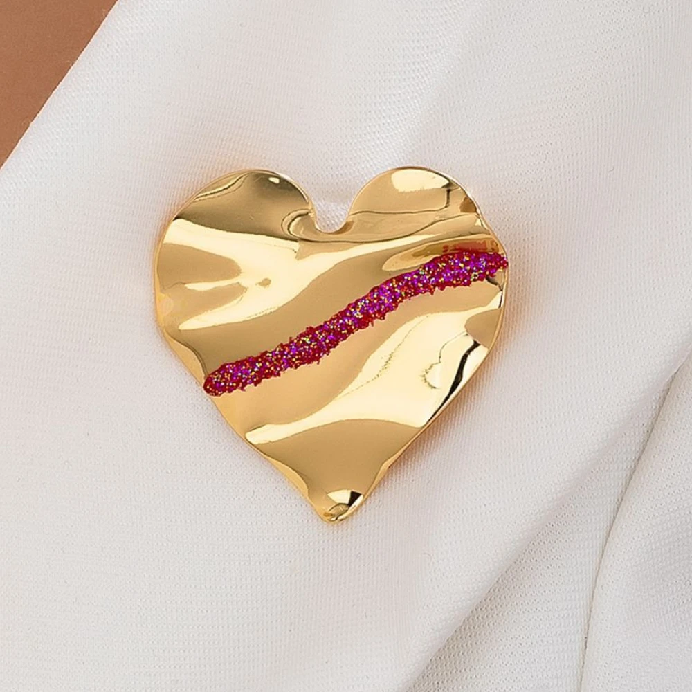Neue Legierung Herzförmige Broschen für Frauen Mode Schmuck Gold Farbe Abzeichen Schal Schnalle Anstecknadeln Zubehör Geschenke