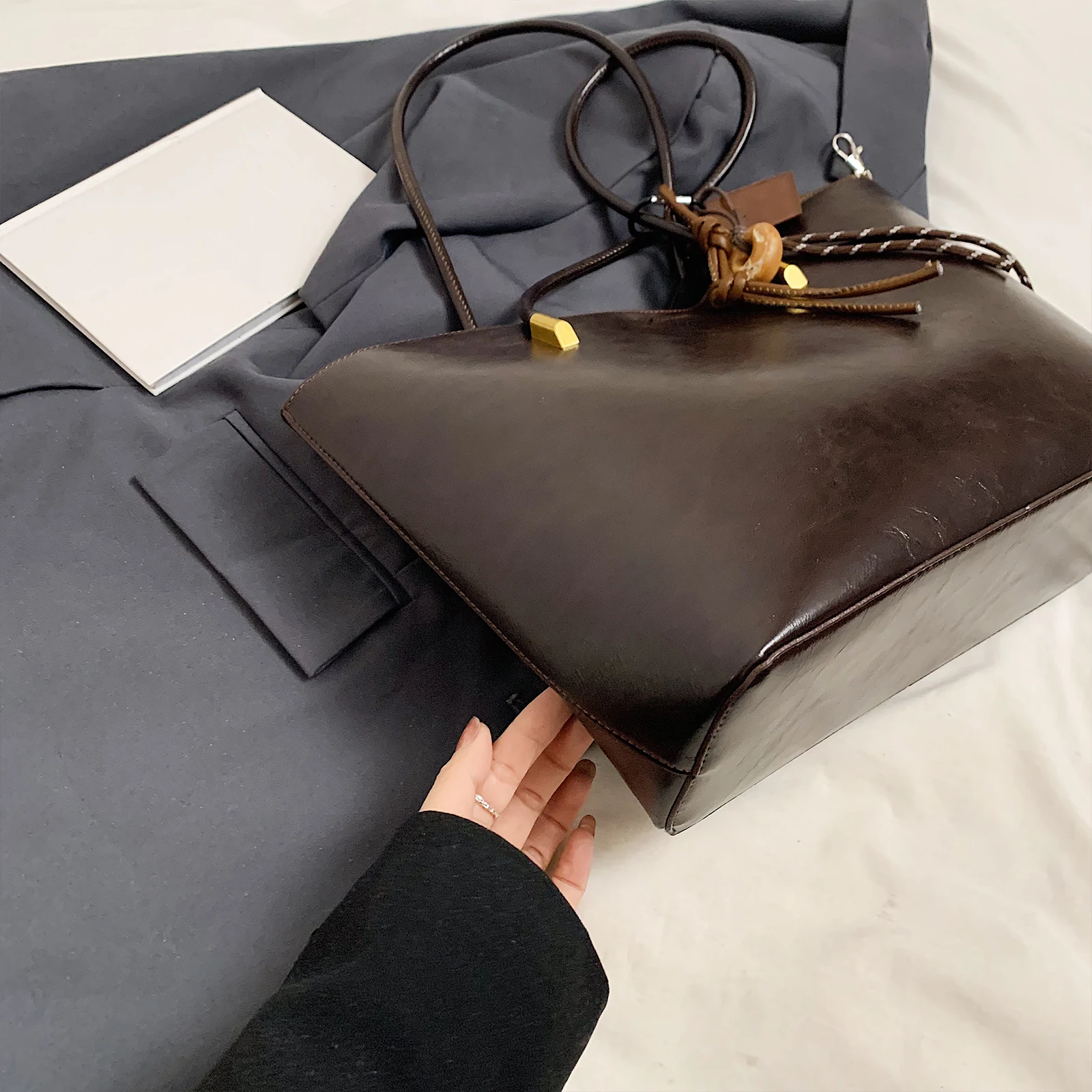 Women PU Leather Solid Color Shoulder Bag with Zipper Single Shoulder Tote Bag Large Capacity Handbag for Dating School Shopping