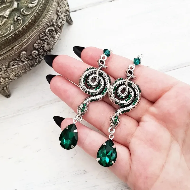 New Goth Silver Tone Snake Emerald Orecchini Pendenti Serpente Strega Pagana Dichiarazione Alternativa Punk Splendidi Gioielli Regalo Donna