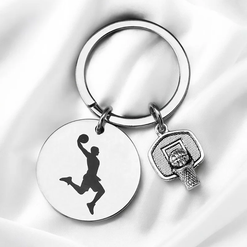 Geometrischer Schieß-Schlüsselanhänger aus Edelstahl, europäische und amerikanische Mode, Basketball-Enthusiasten, Schmuck, Geschenk – Detail 7