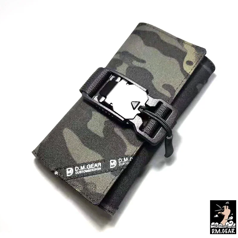 

DMgear Tactical Key Pouch Keychain Magnetic Buckle Key Holder Camo Outdoor Pack Military Army Camo Bag