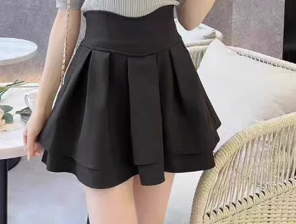 black pleated skirt