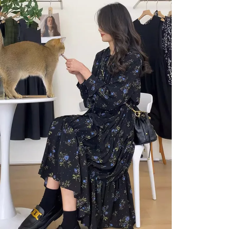Robe à fleurs noire de Style Hepburn haut de gamme pour femmes, début du printemps 2024, nouveau col en v, taille haute, jupe longue à bas ample_voghion.com