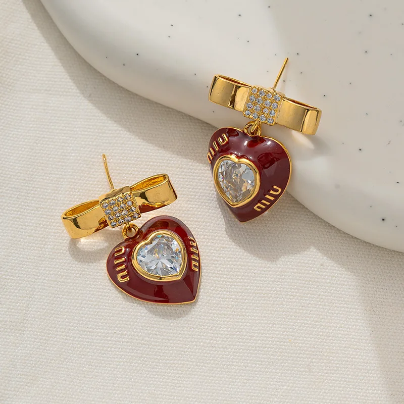 Light luxury fashion love heart earrings for women
