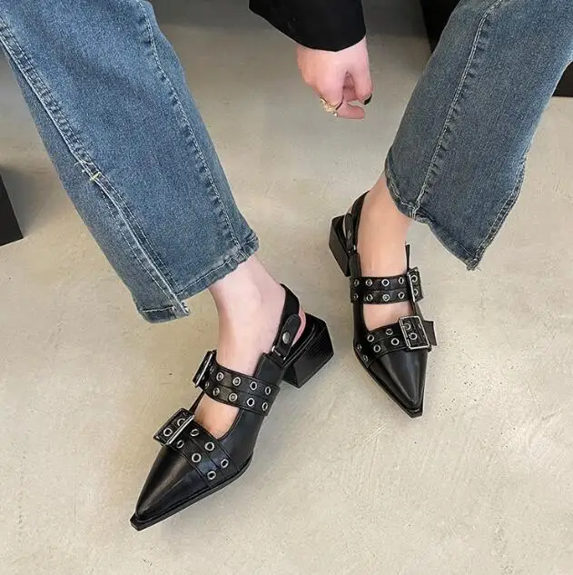 حذاء فردي برشام مدبب