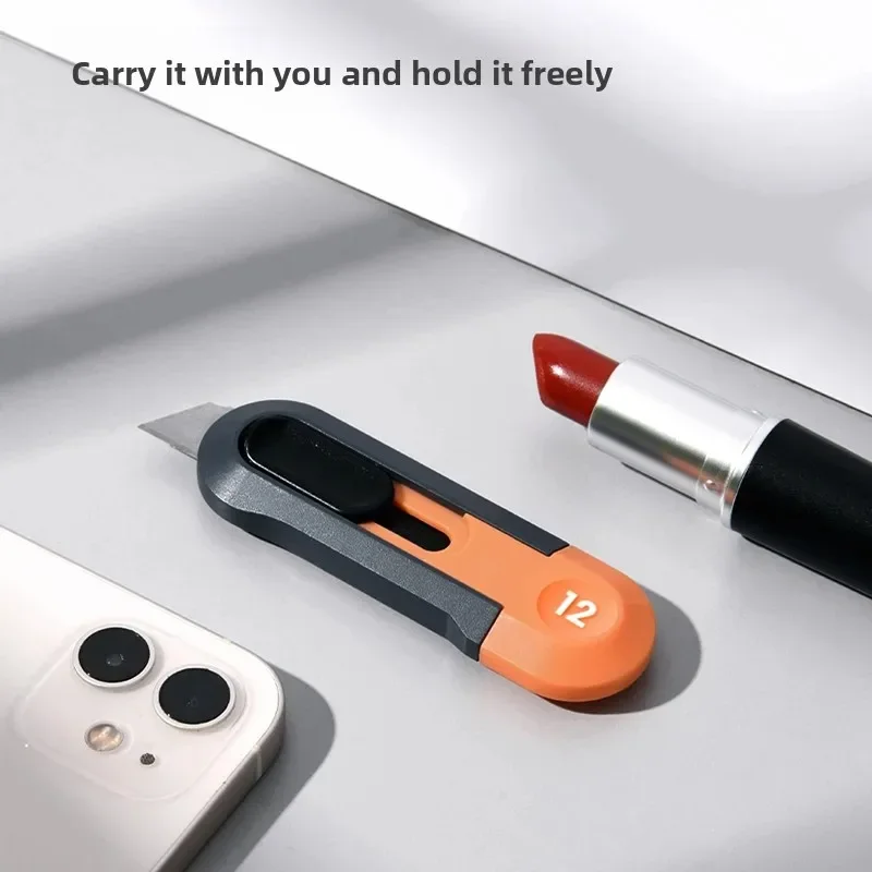 1/2/3/4 Stück Einziehbare Mini-Messer zum Schneiden von Papierverpackungen, Klingen aus Kohlenstoffstahl, Multifunktions-Universalmesser mit automatischer Einziehfunktion – Detail 4