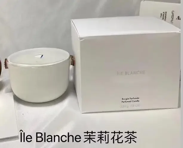 Super New Date Dalam Stok Lilin Wangi L Air Ile Blanche Feuilles Dor Lilin II Neige 220G Merek Hadiah Ulang Tahun Baru A Luxurious Treat for Any Occasion